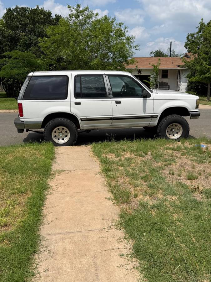 Ford-Explorer-1991-white