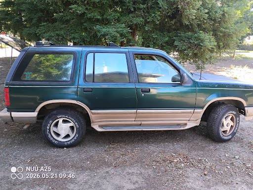 Ford-Explorer-eddie-bauer-1994-green
