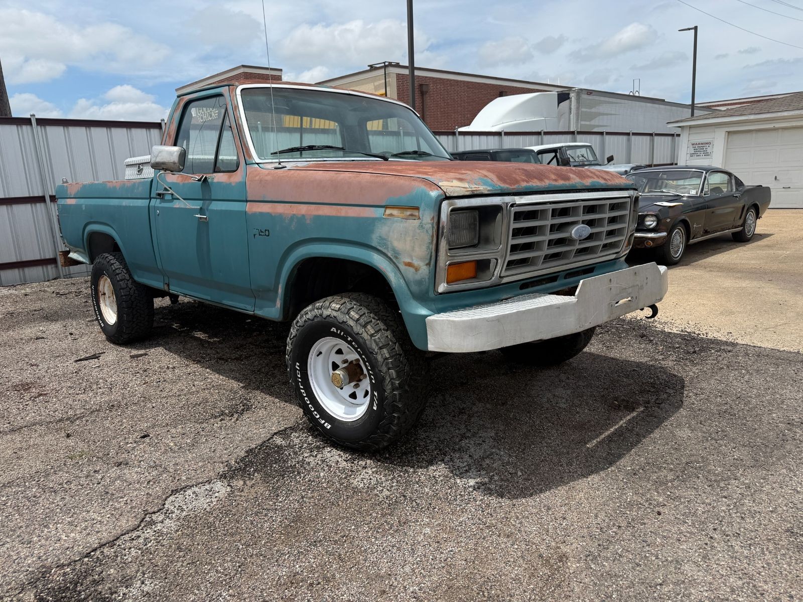 Ford-F-150-1983-Pickup-Truck-Blue