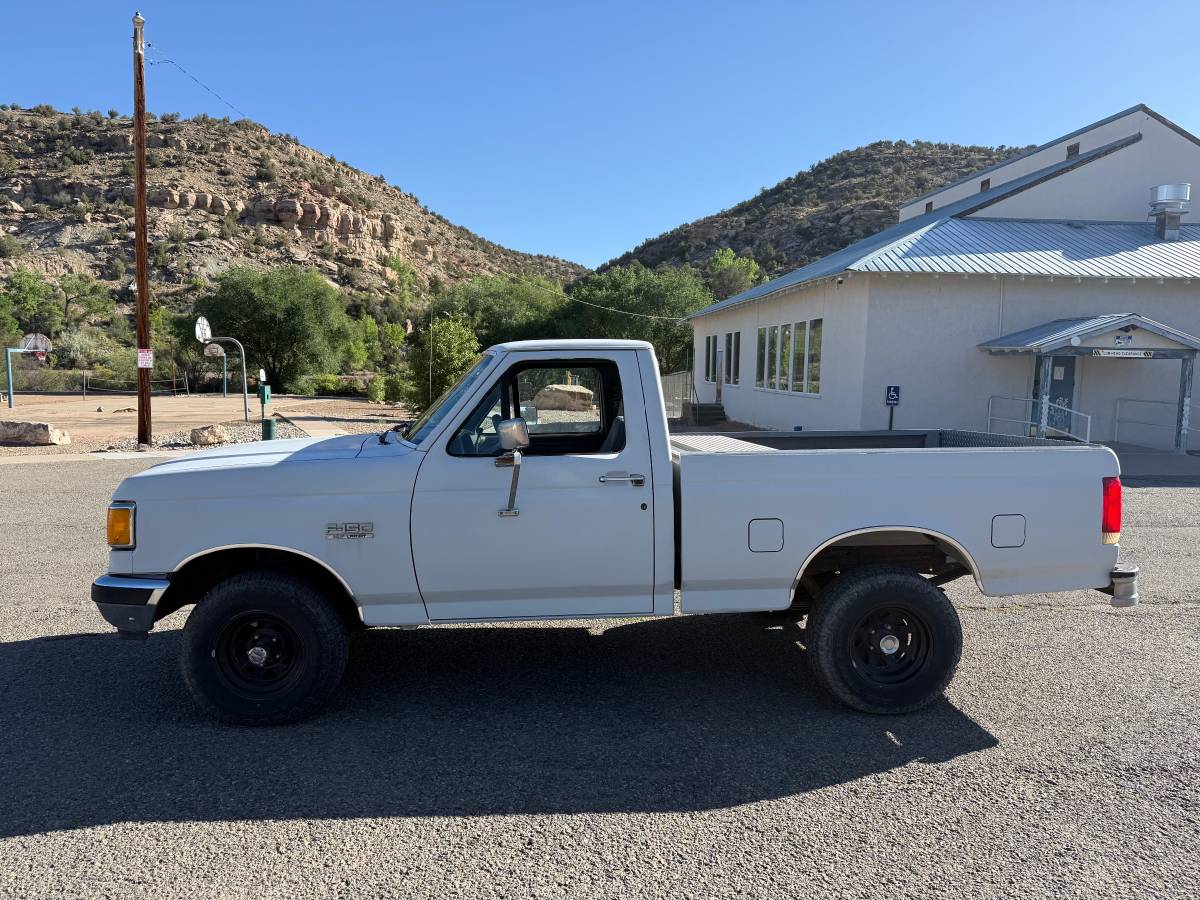 Ford-F-150-1990-white