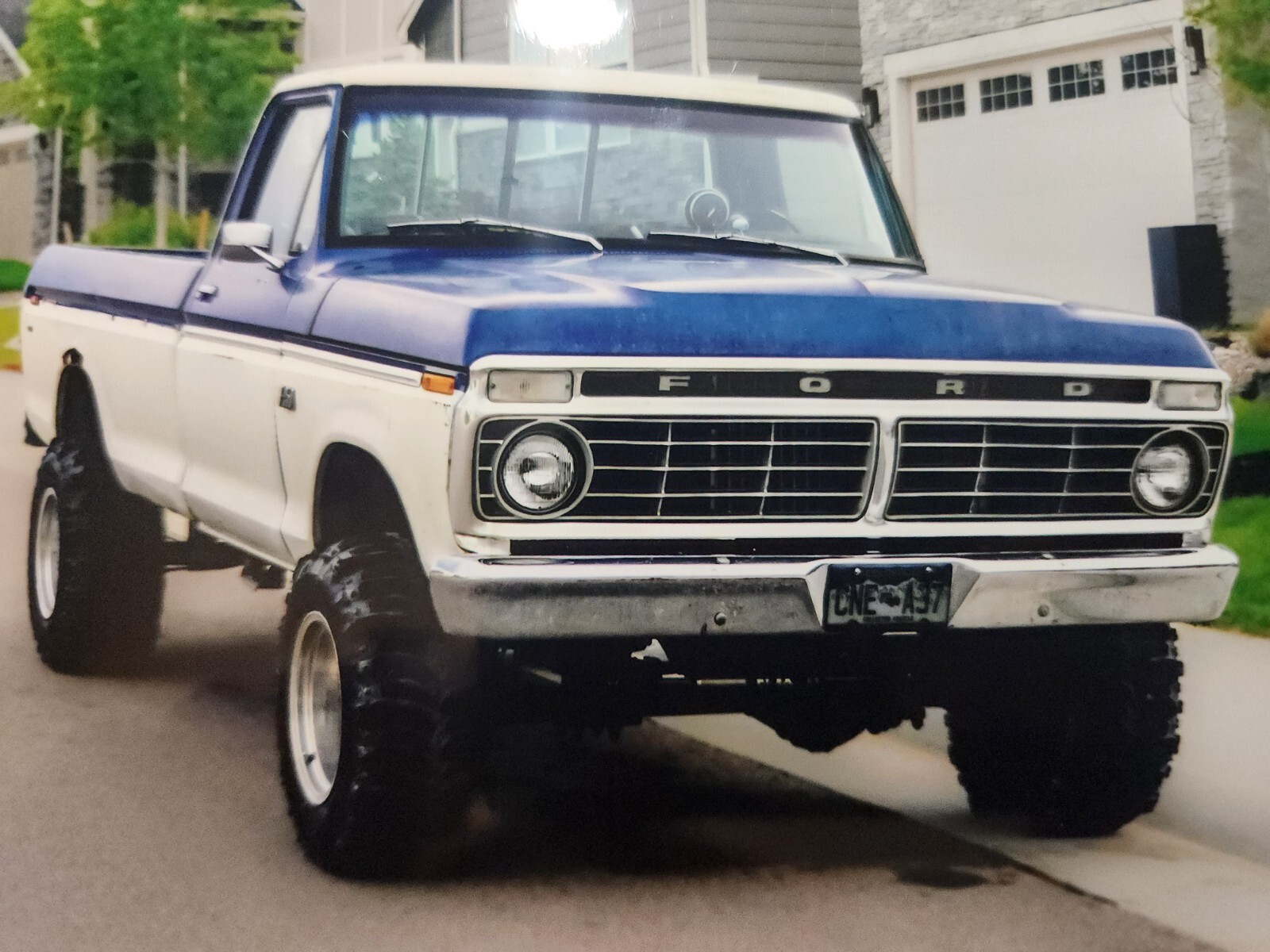 Ford-F-250-1973-Standard-Cab-Pickup-Blue