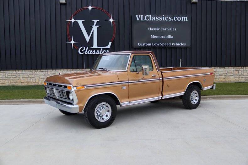 Ford-F-250-1976-Tan-Glow-Metalic-With-Desert-Brown-Tan