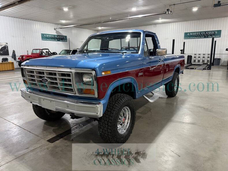Ford-F-250-1985-Black-amp-Blue