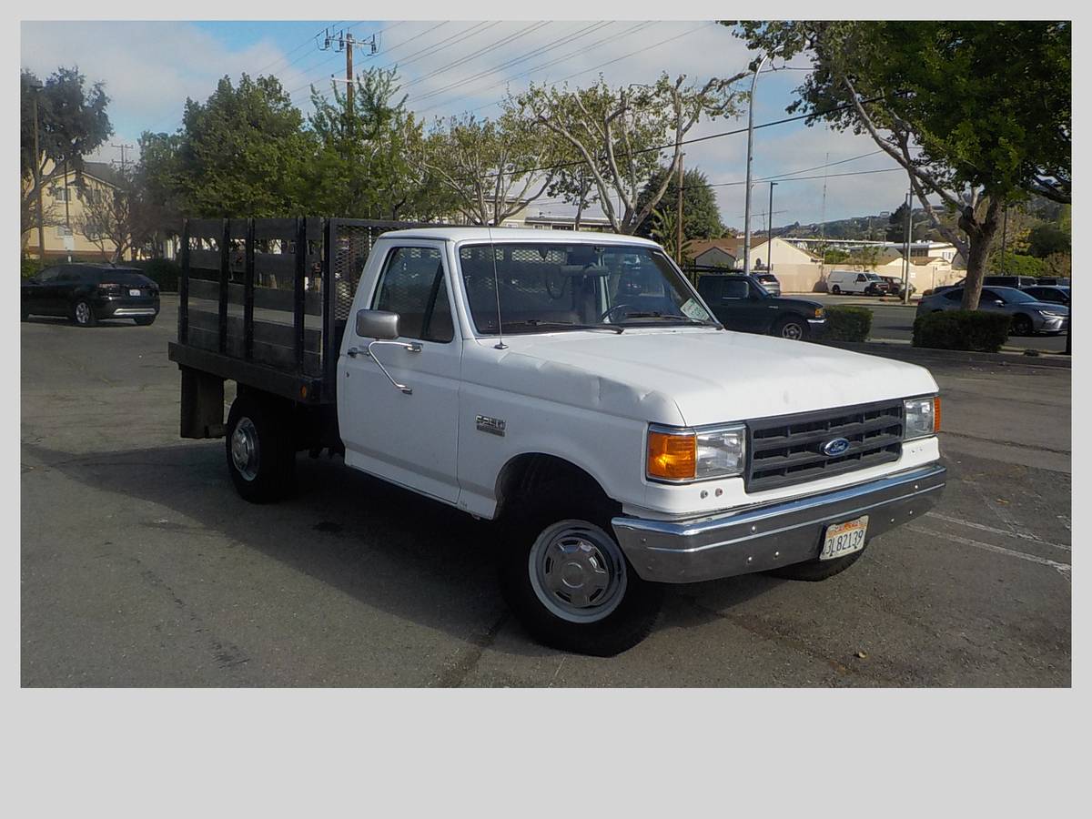 Ford-F-250-stake-bed-diesel-1988-white