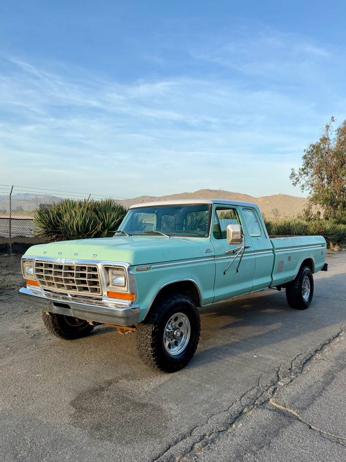 Ford-F-250-super-cab-4x4-1978-blue