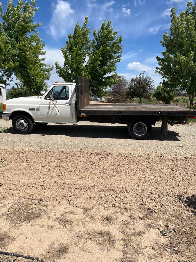 Ford-F-350-dually-flat-bed-diesel-1990-white