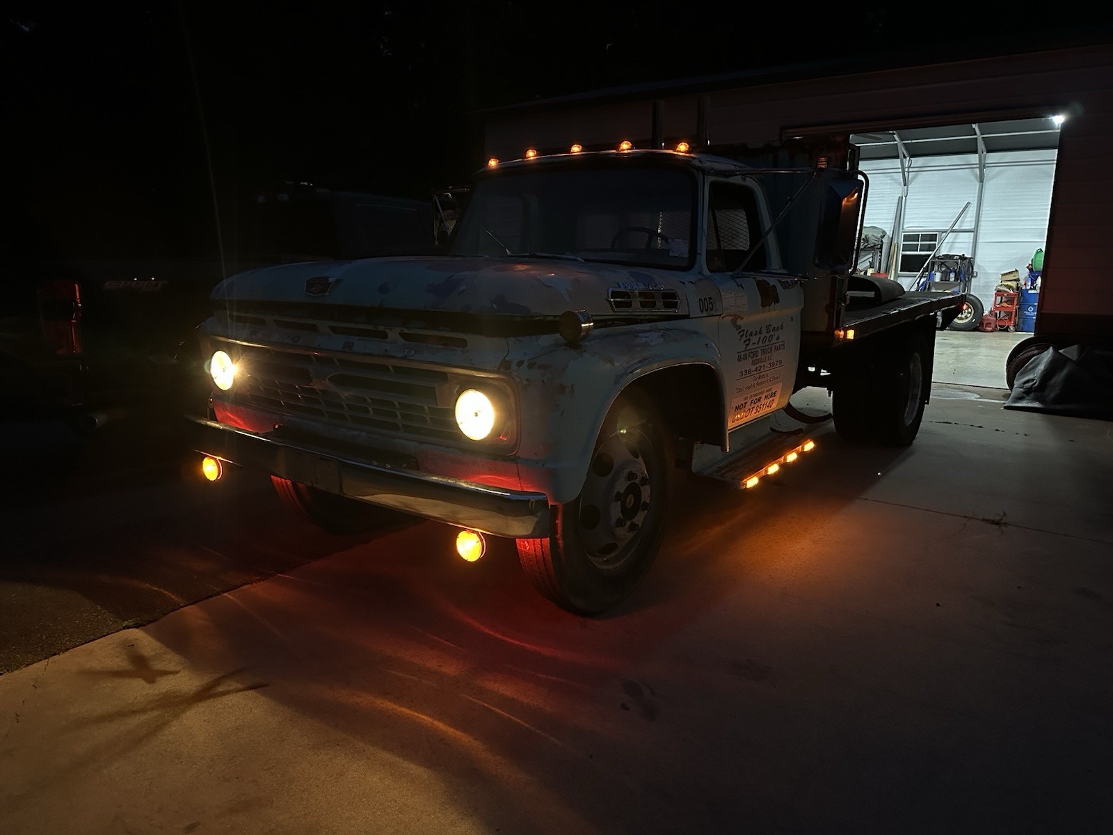 Ford-F-500-1964-Cab-Chassis-Black