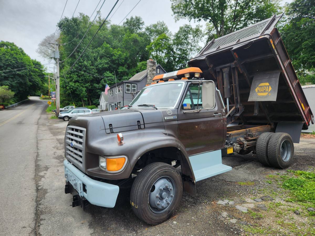 Ford-F-700-low-profile-option-1995-brown