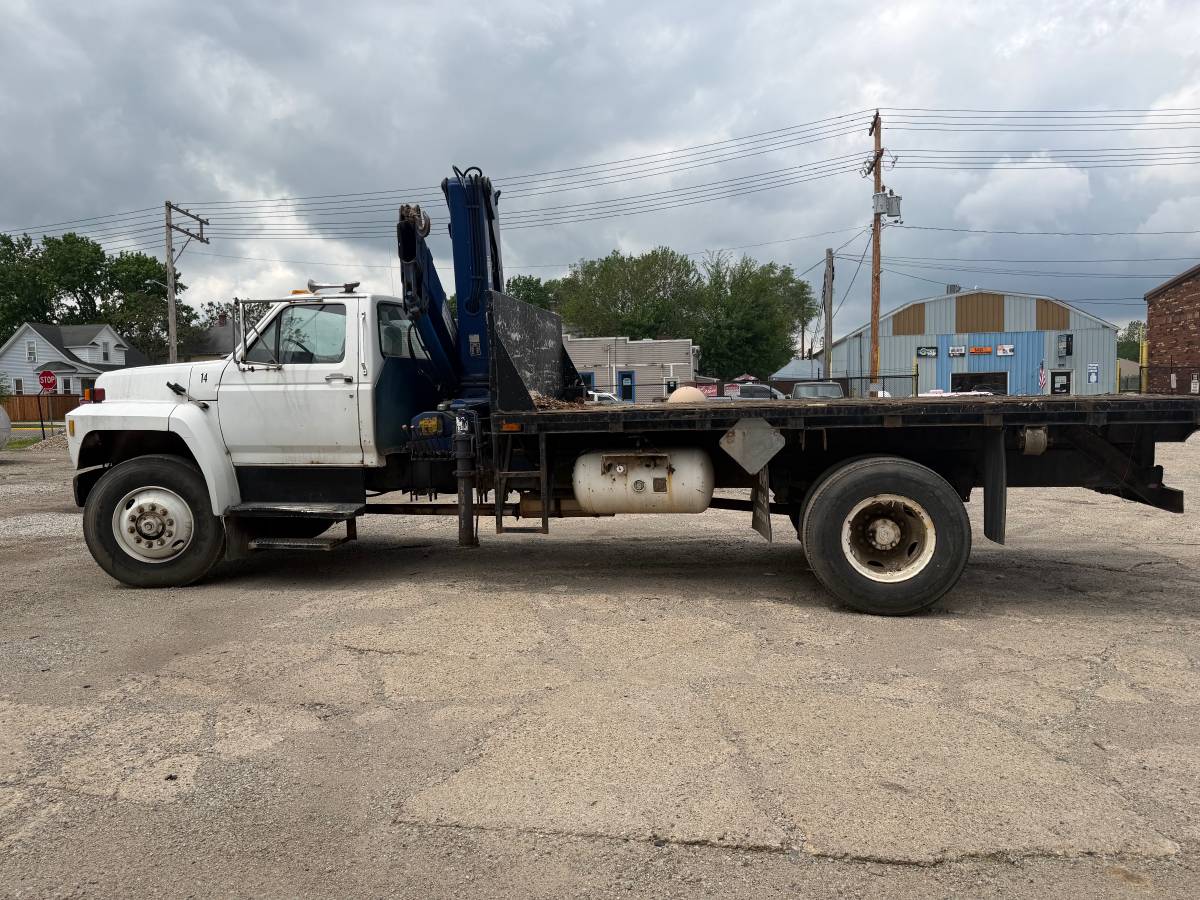 Ford-F-800-1989-white