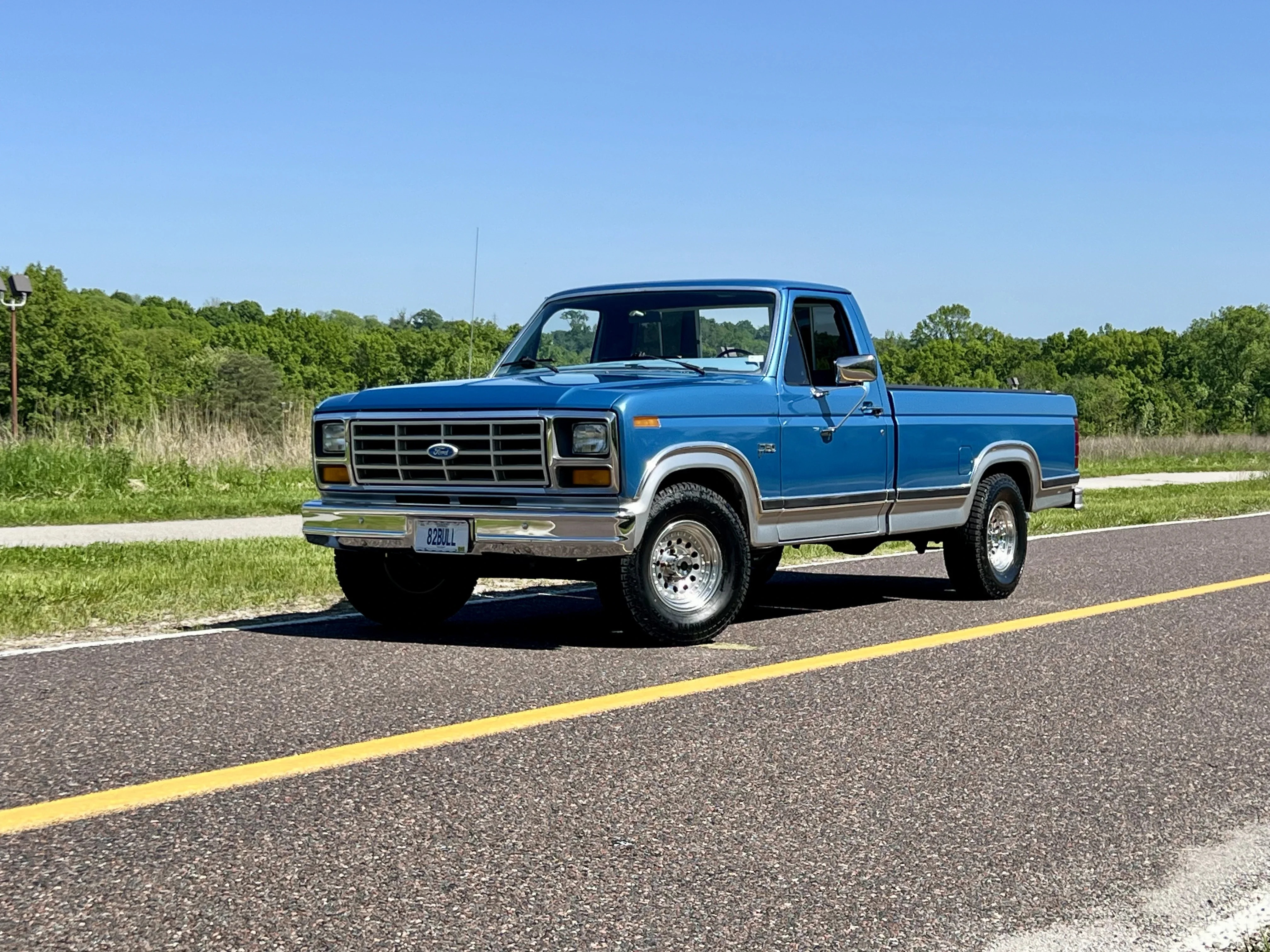 Ford-F150-2wd-regular-cab-1982-Blue