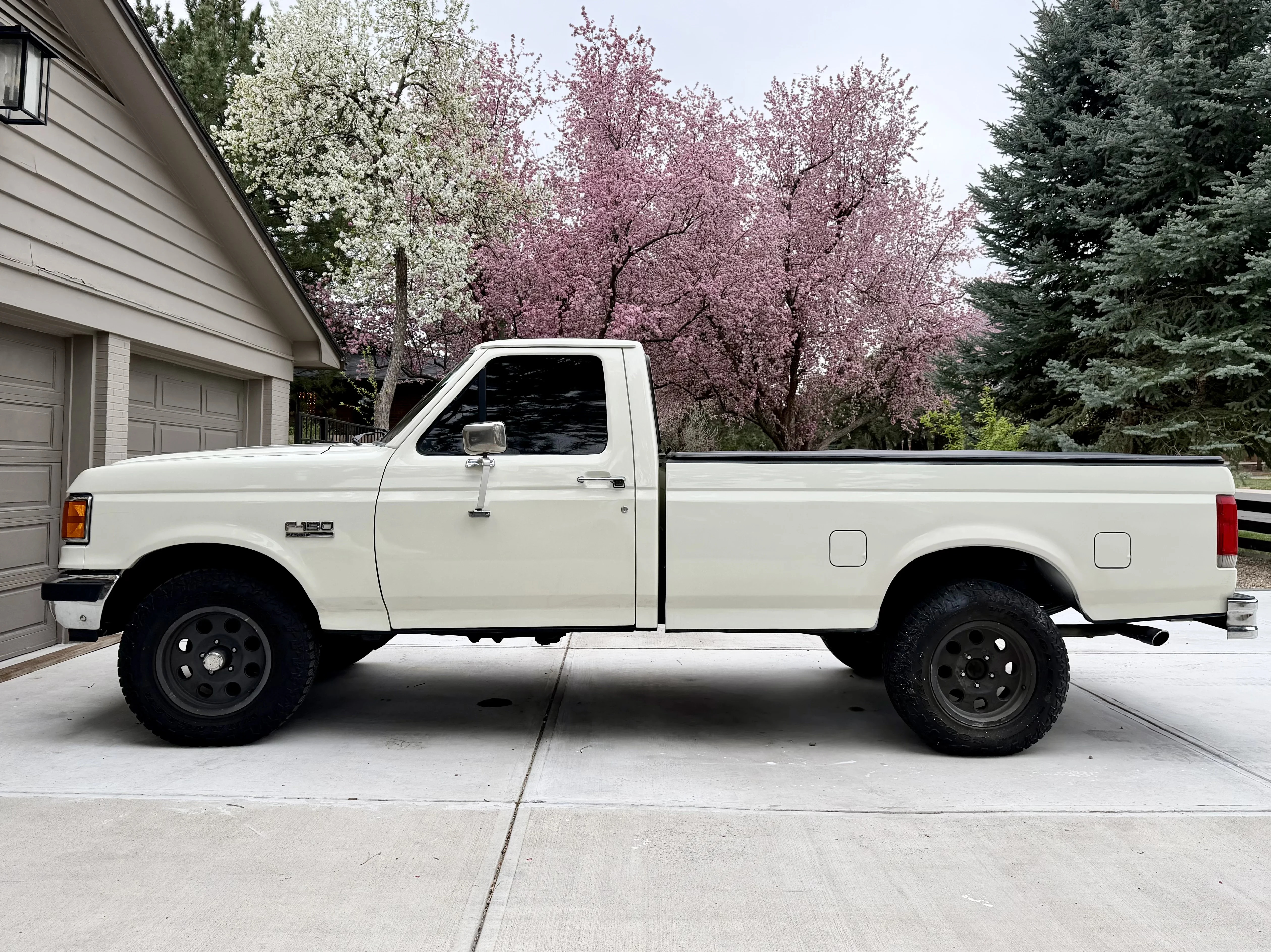 Ford-F150-4x4-regular-cab-1989-White-Custom