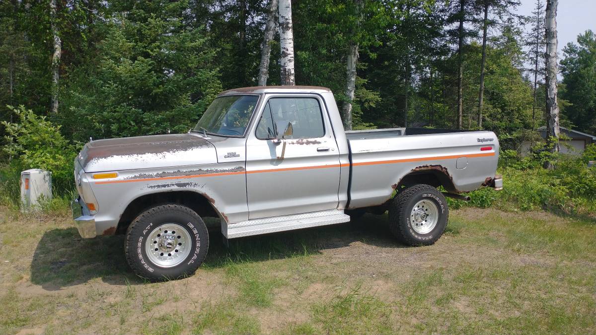 Ford-F150-4x4-short-box-1979-silver
