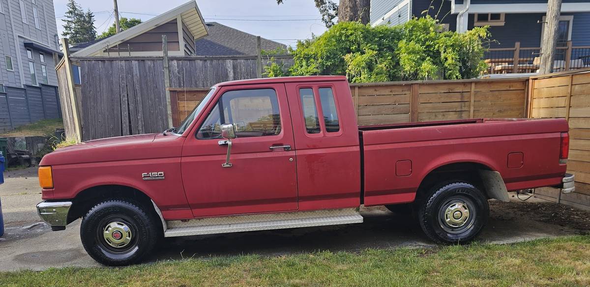 Ford-F150-custom-4x4-1988-red