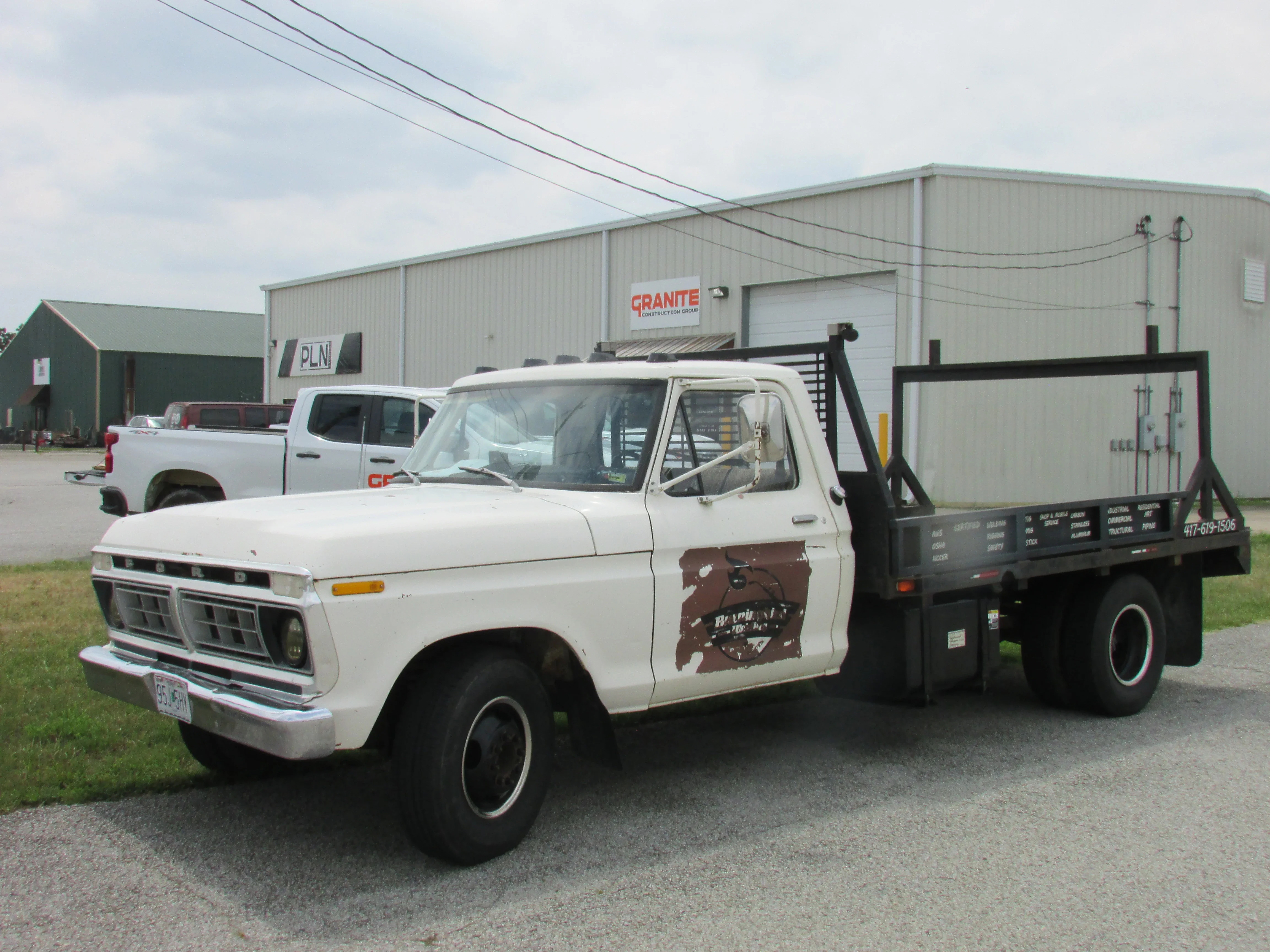 Ford-F350-2wd-regular-cab-1976-White-Black