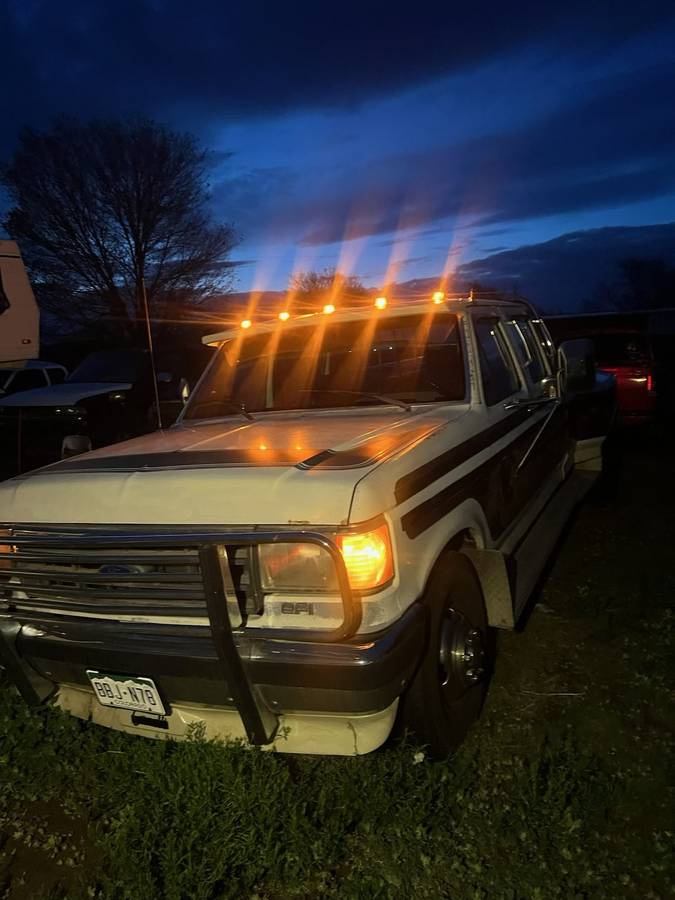 Ford-F350-super-duty-crew-cab-1989-white