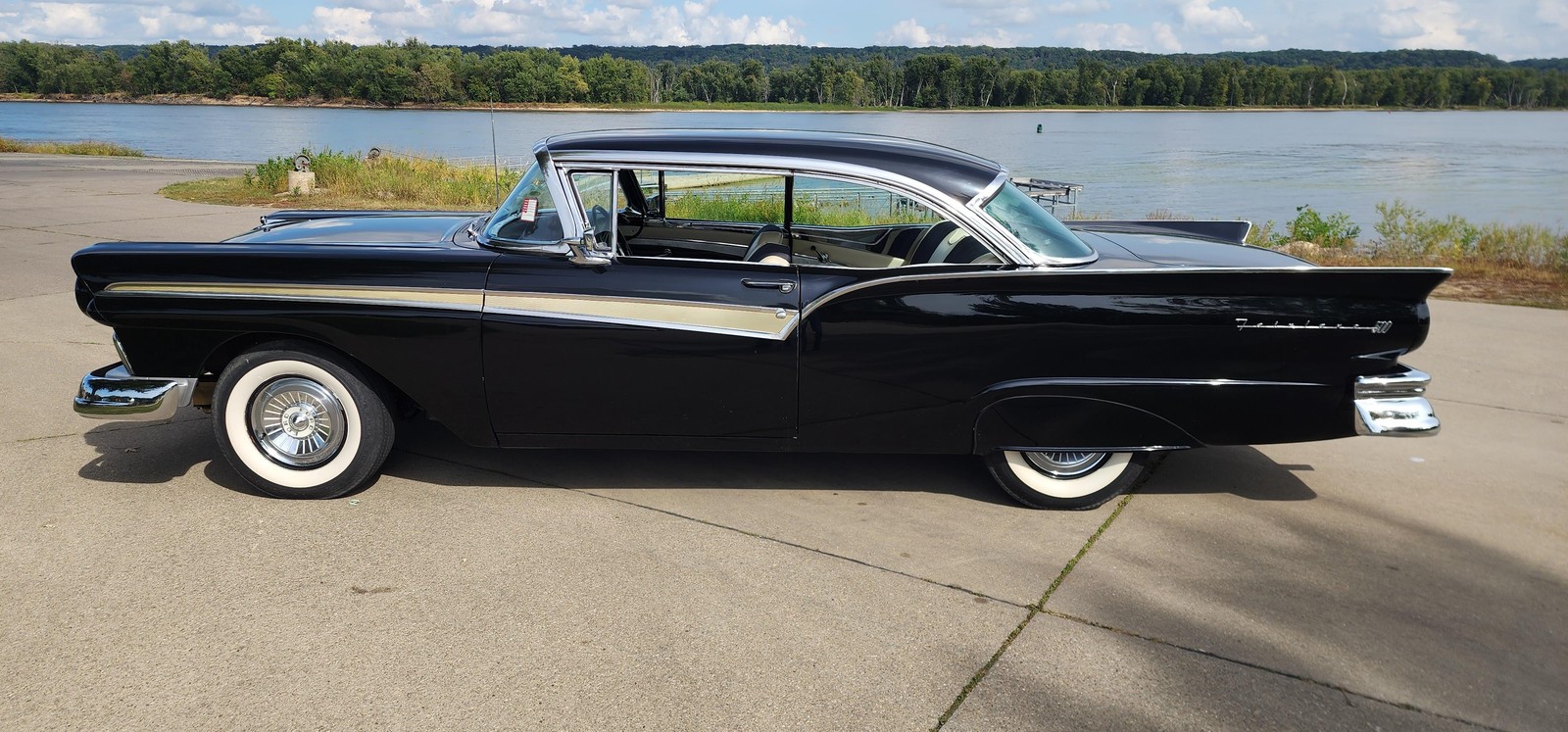 Ford Fairlane 1957