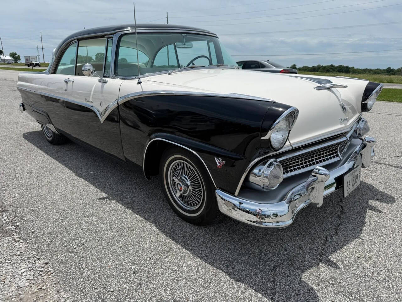 Ford-Fairlane-sedan-1955-Black-Black