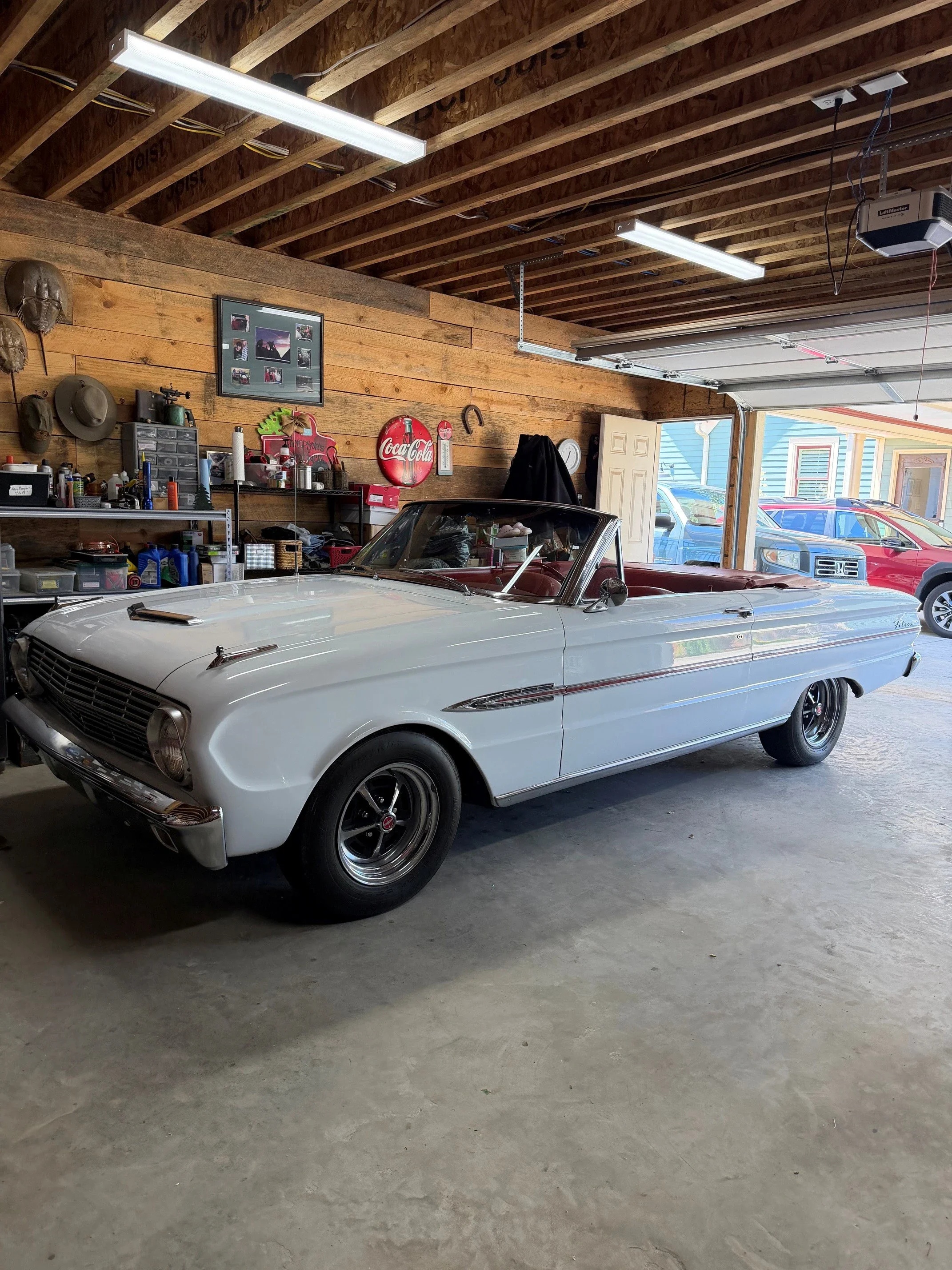Ford-Falcon-1963-White-Red