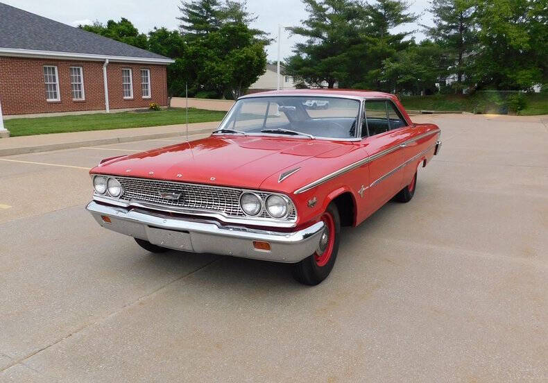 Ford-Galaxie-500-1963-Rangoon-Red-Black
