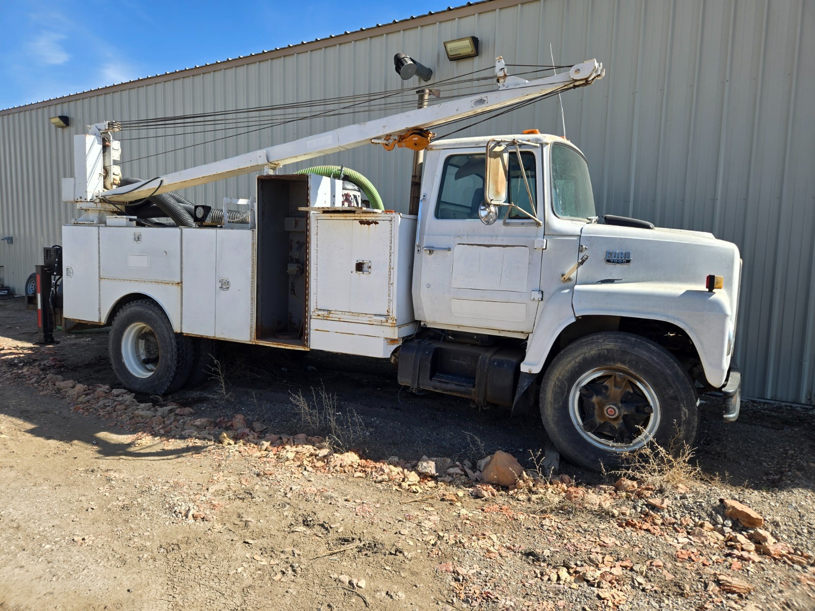Ford-LN-7000-1982-crane