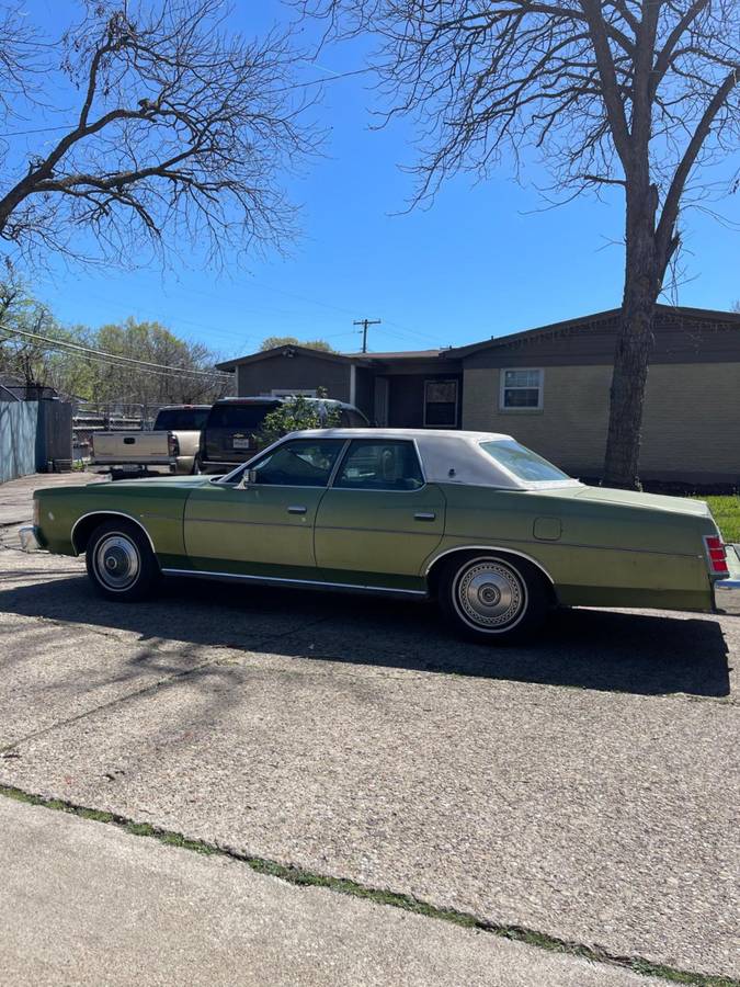 Ford-Ltd-1976-green