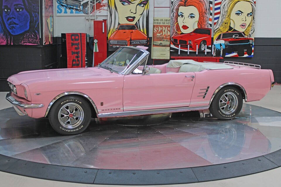 Ford-Mustang-1966-Pink-White