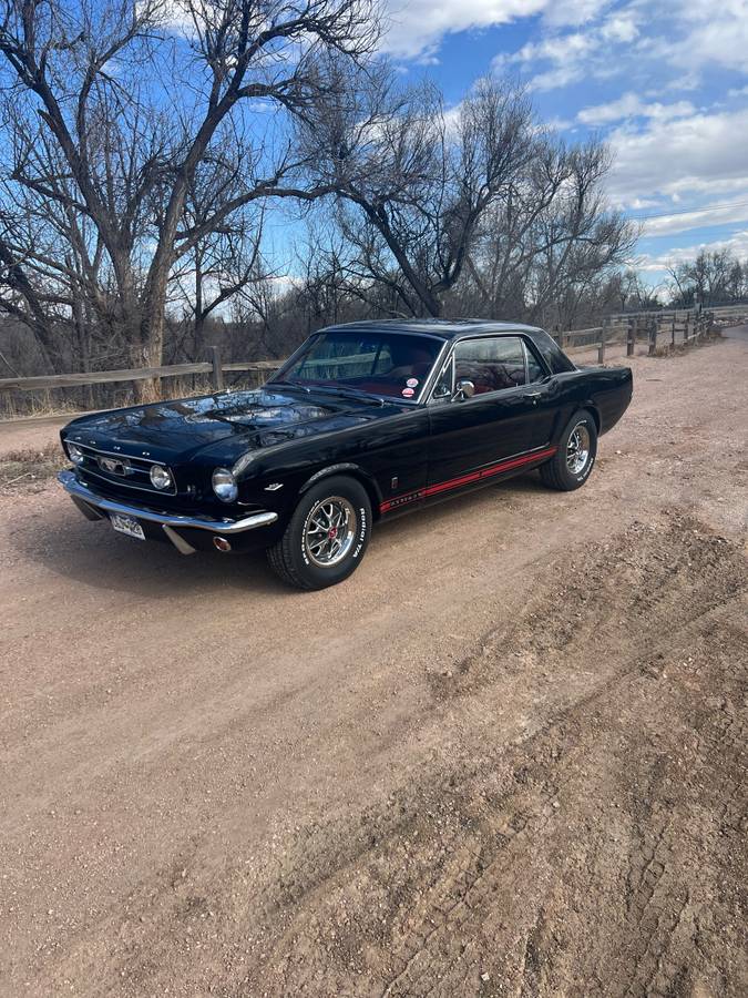 Ford-Mustang-1966-black
