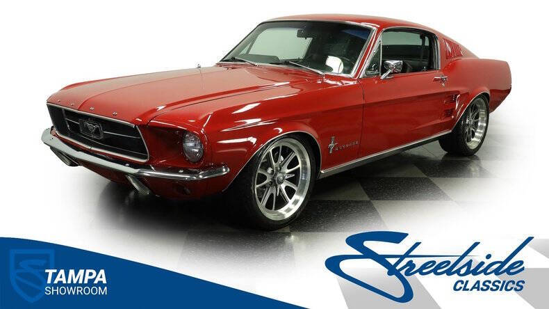 Ford-Mustang-1967-Candy-Apple-Red-Black