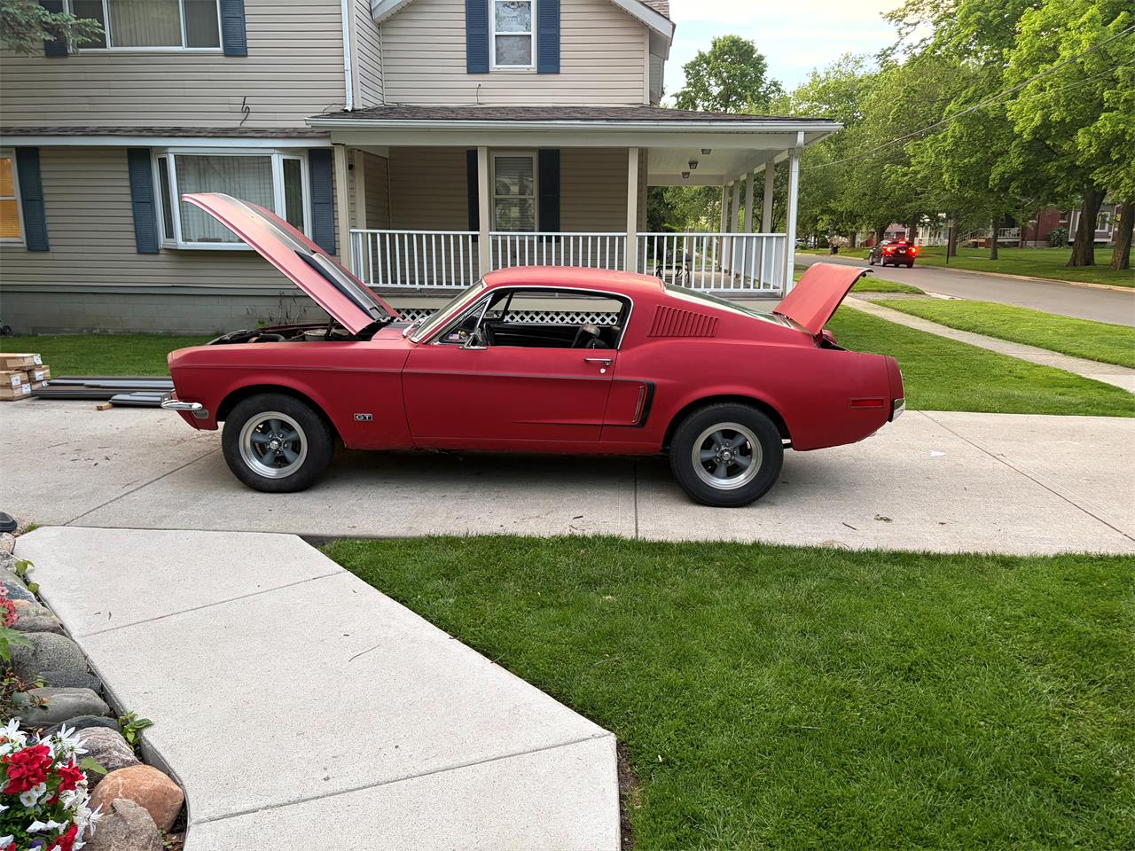Ford-Mustang-1968-Red-Black