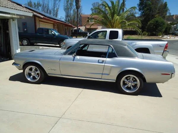 Ford-Mustang-1968-Silver-Black