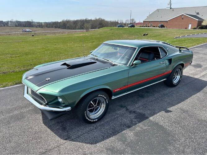 Ford-Mustang-1969-Silver-JadeBlackRed-Stripes-Black-Deluxe