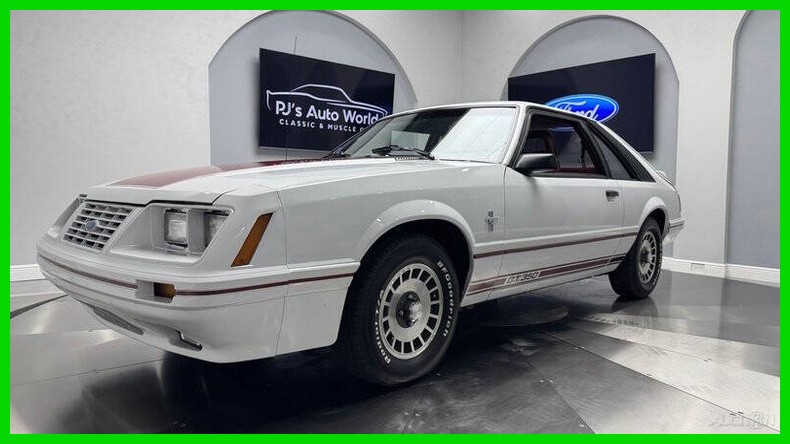 Ford-Mustang-1984-Hatchback-Red