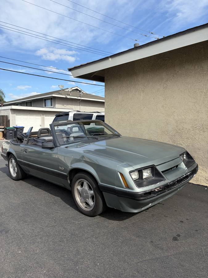 Ford-Mustang-1985-green