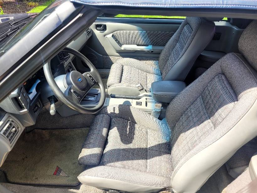 Ford-Mustang-1988-blue