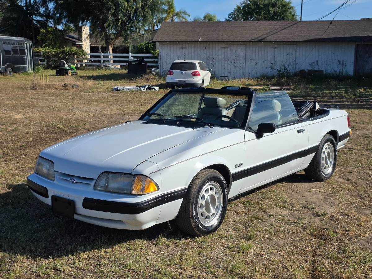 Ford-Mustang-1989-white