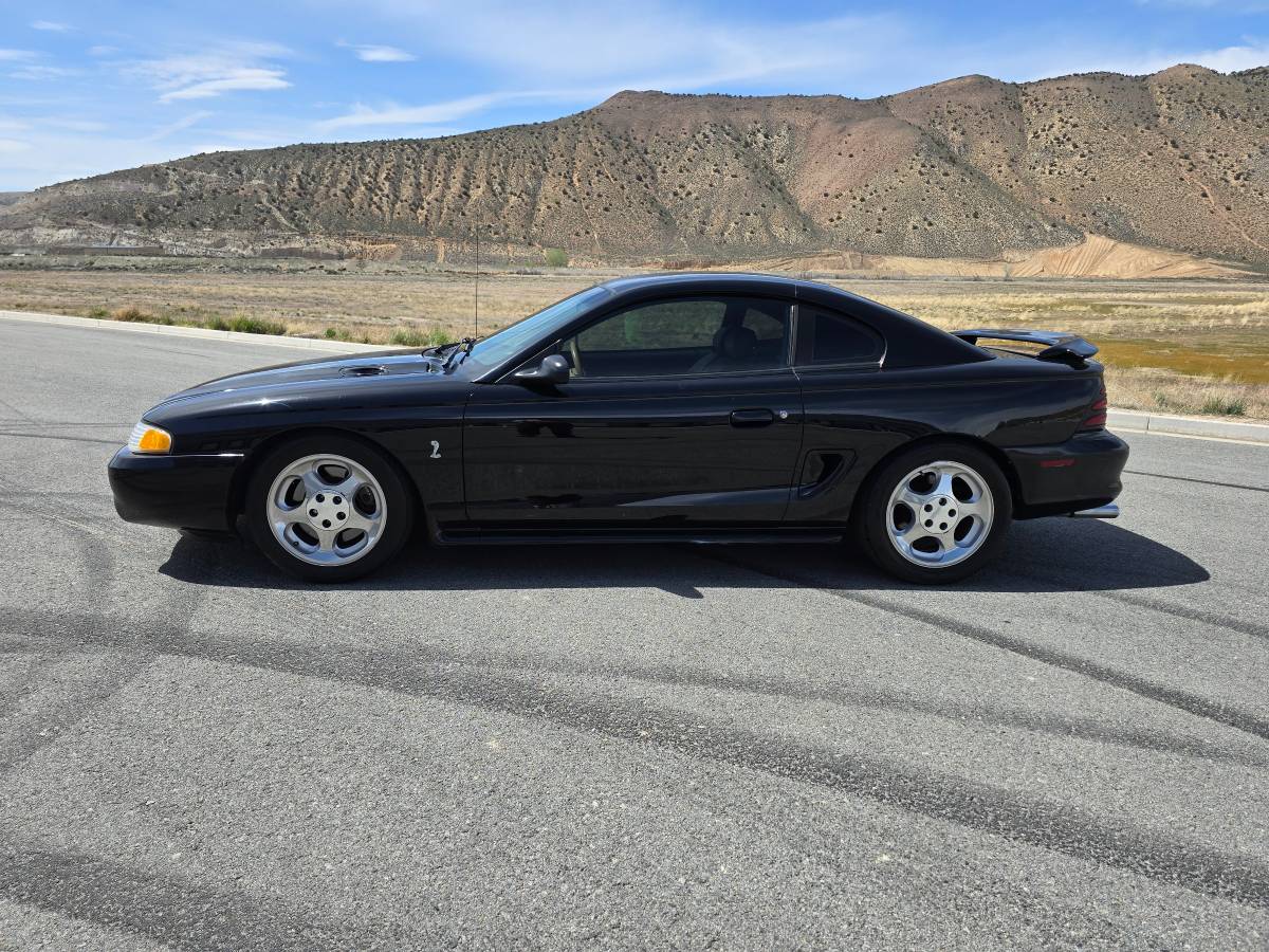 Ford-Mustang-cobra-svt-1995-black