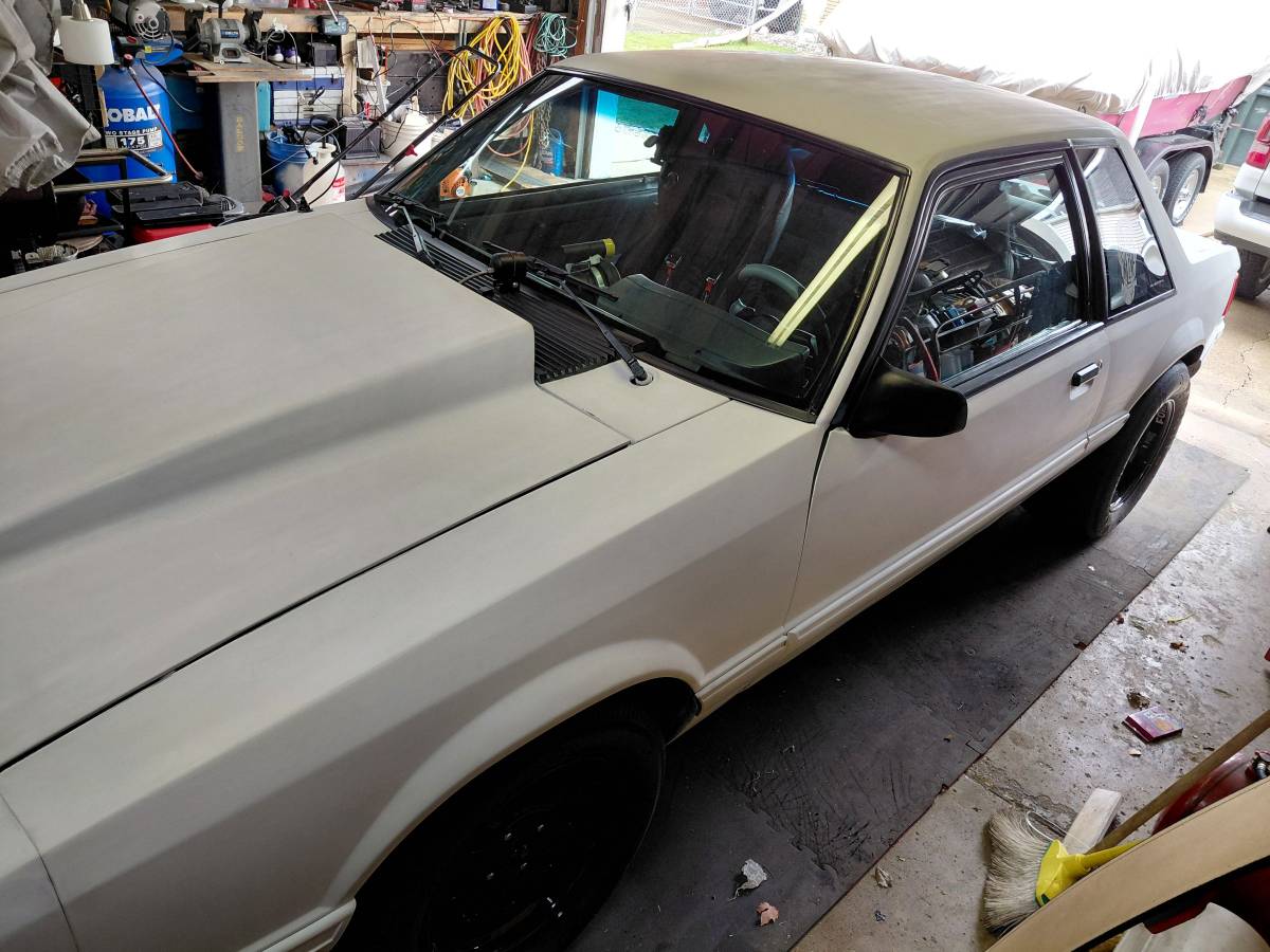 Ford-Mustang-gt-coupe-1987-white
