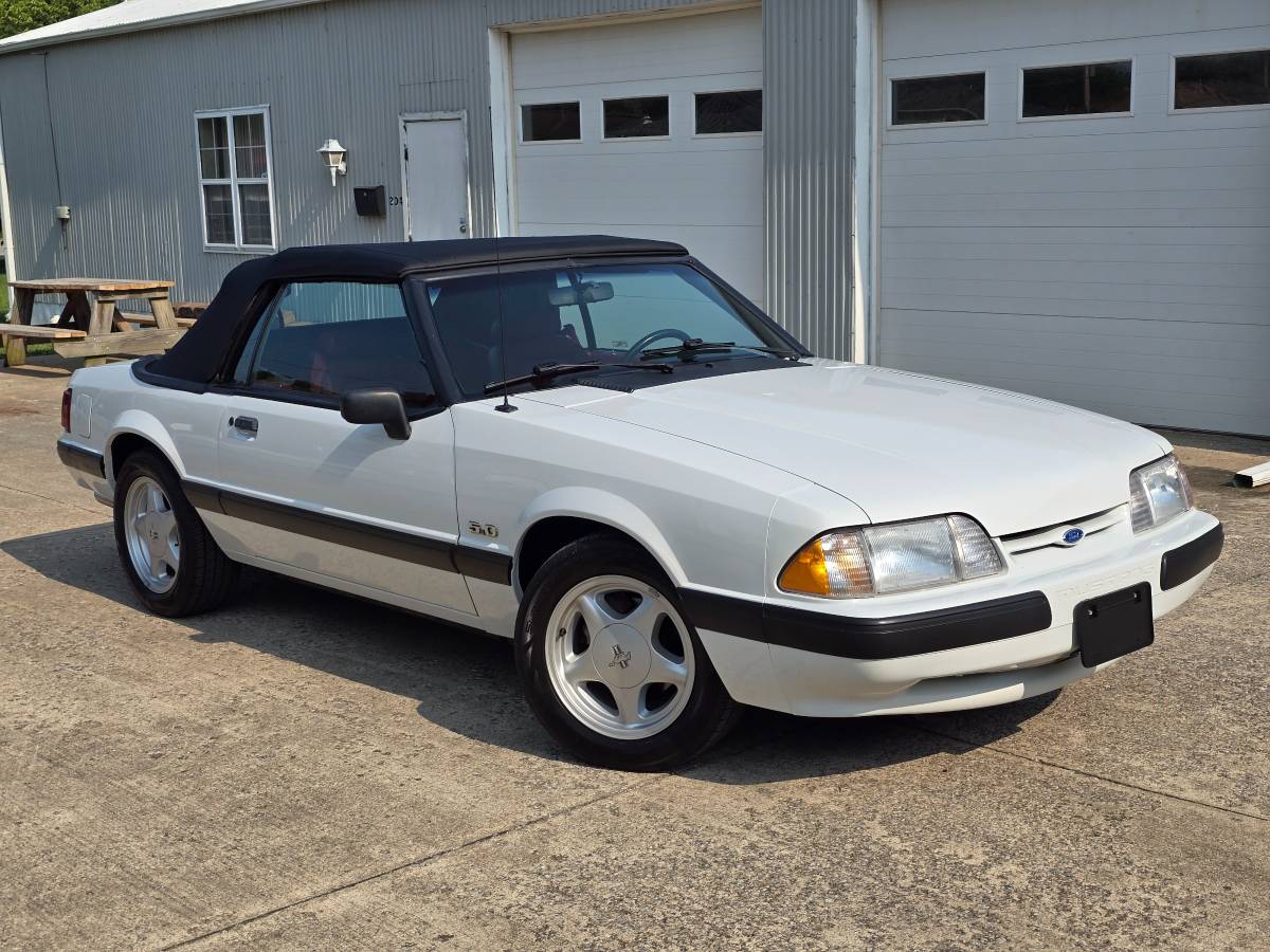 Ford-Mustang-lx-5.0l-convertible-1991-white