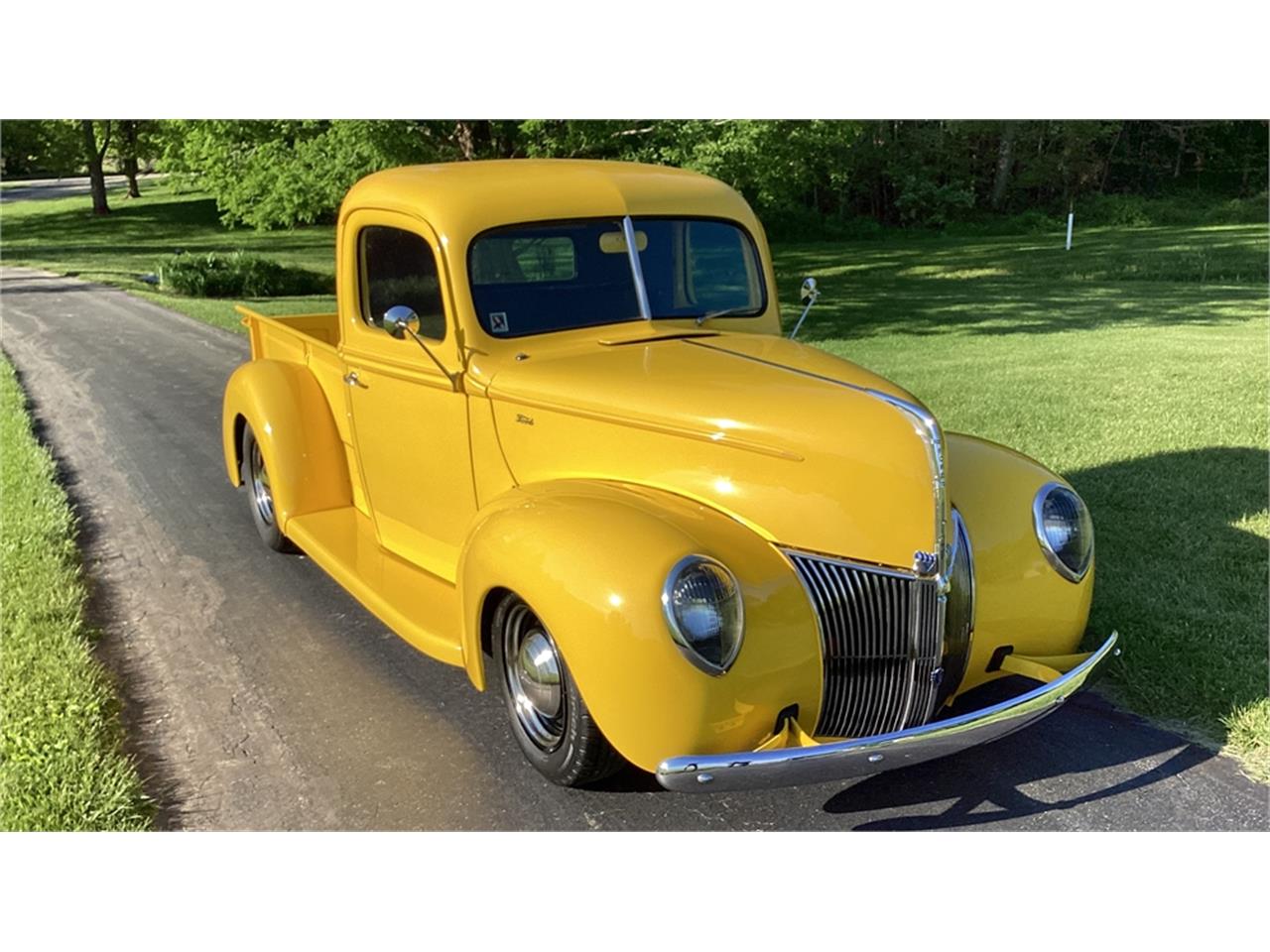 Ford-Pickup-1940-Screaming-Yellow-Gray