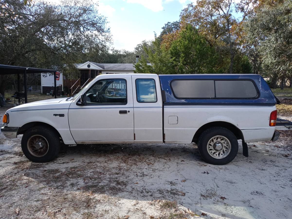 Ford-Ranger-xlt-1996-white