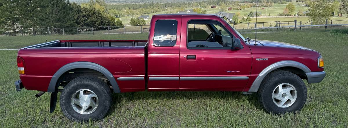 Ford-Ranger-xlt-4x4-1993-red