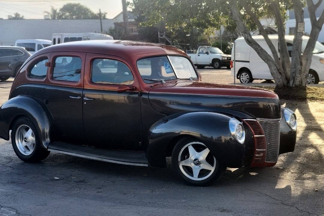 Ford-Sedan-1940-black