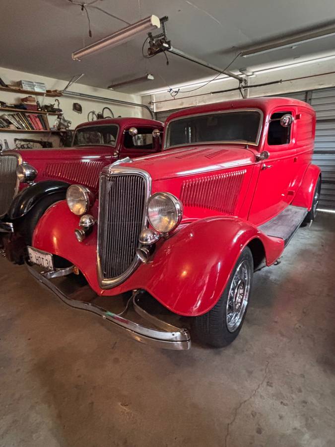 Ford-Sedan-deliver-1934-red