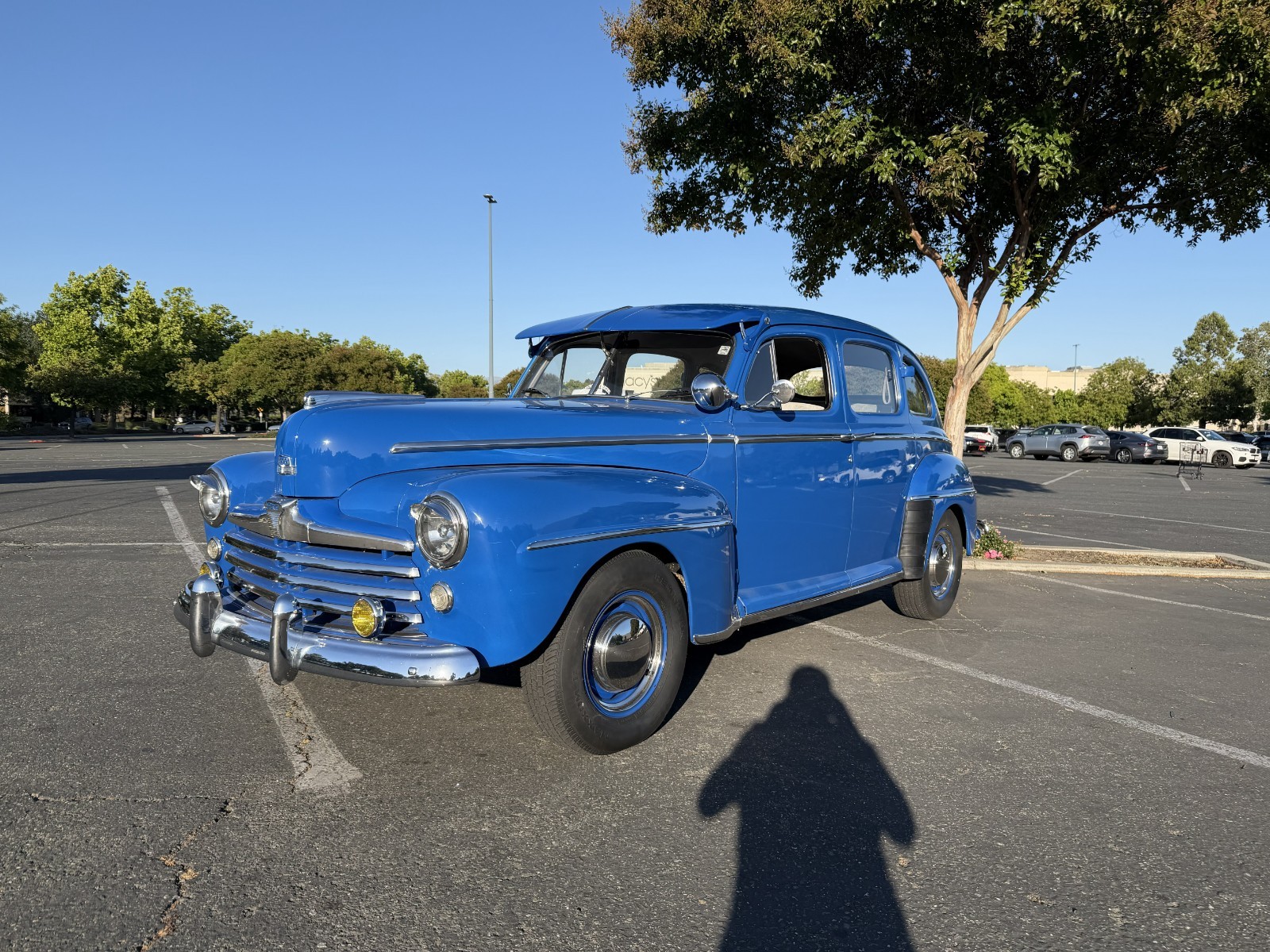Ford-Super-Deluxe-1948-Sedan-Gray
