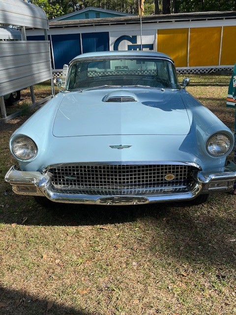 Ford-Thunderbird-1957-Coupe