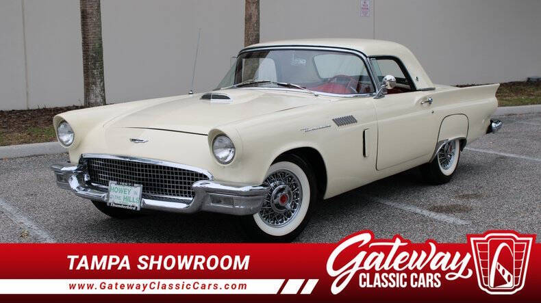 Ford-Thunderbird-1957-Cream-Red