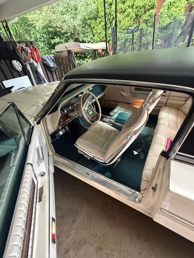 Ford-Thunderbird-1966-custom
