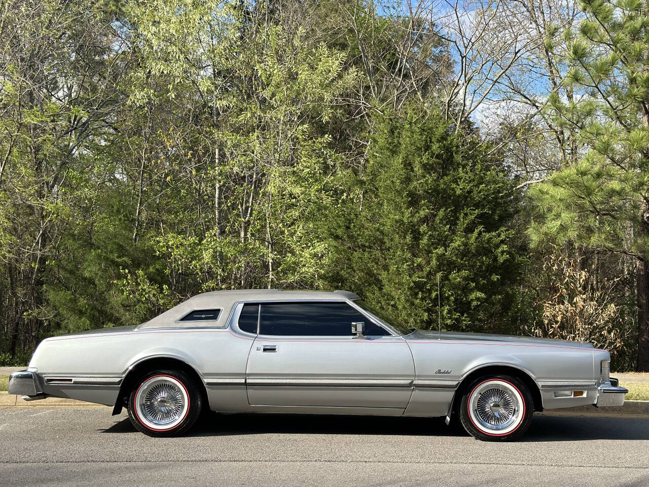 Ford-Thunderbird-1975-Silver-Red