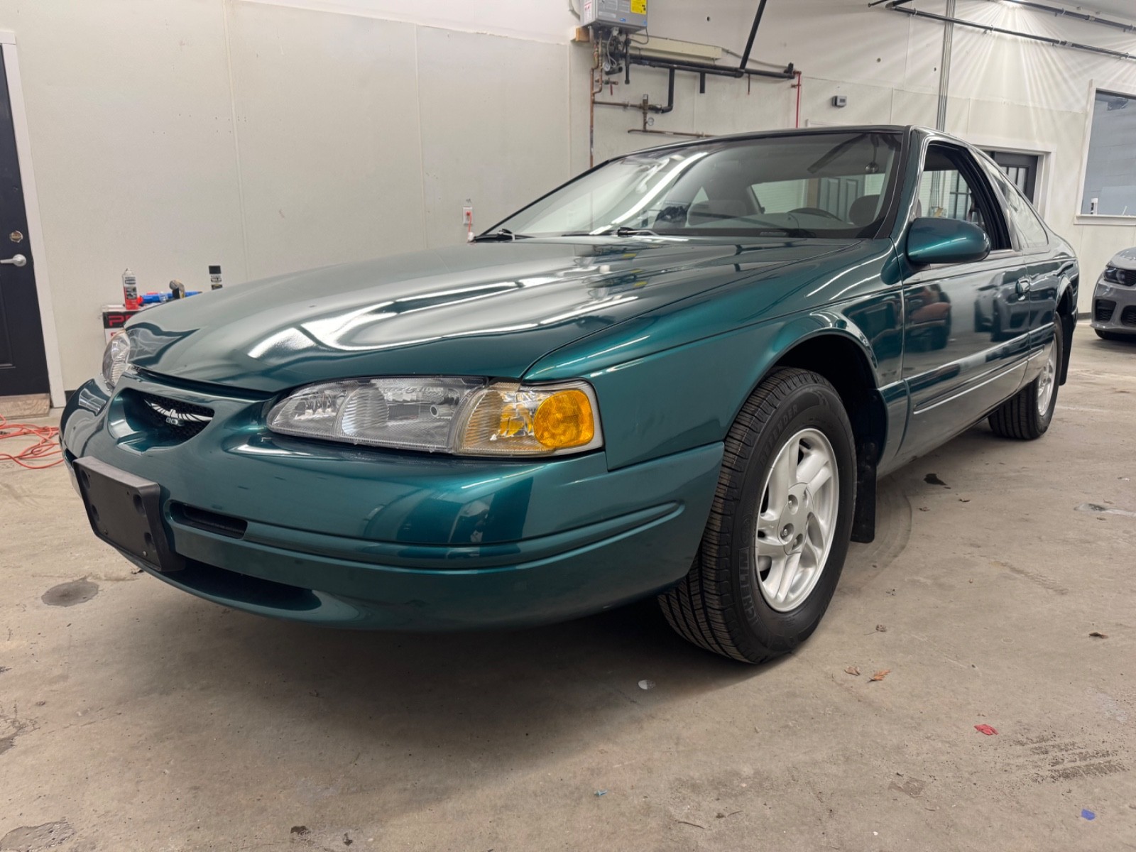 Ford-Thunderbird-1996-SEDAN