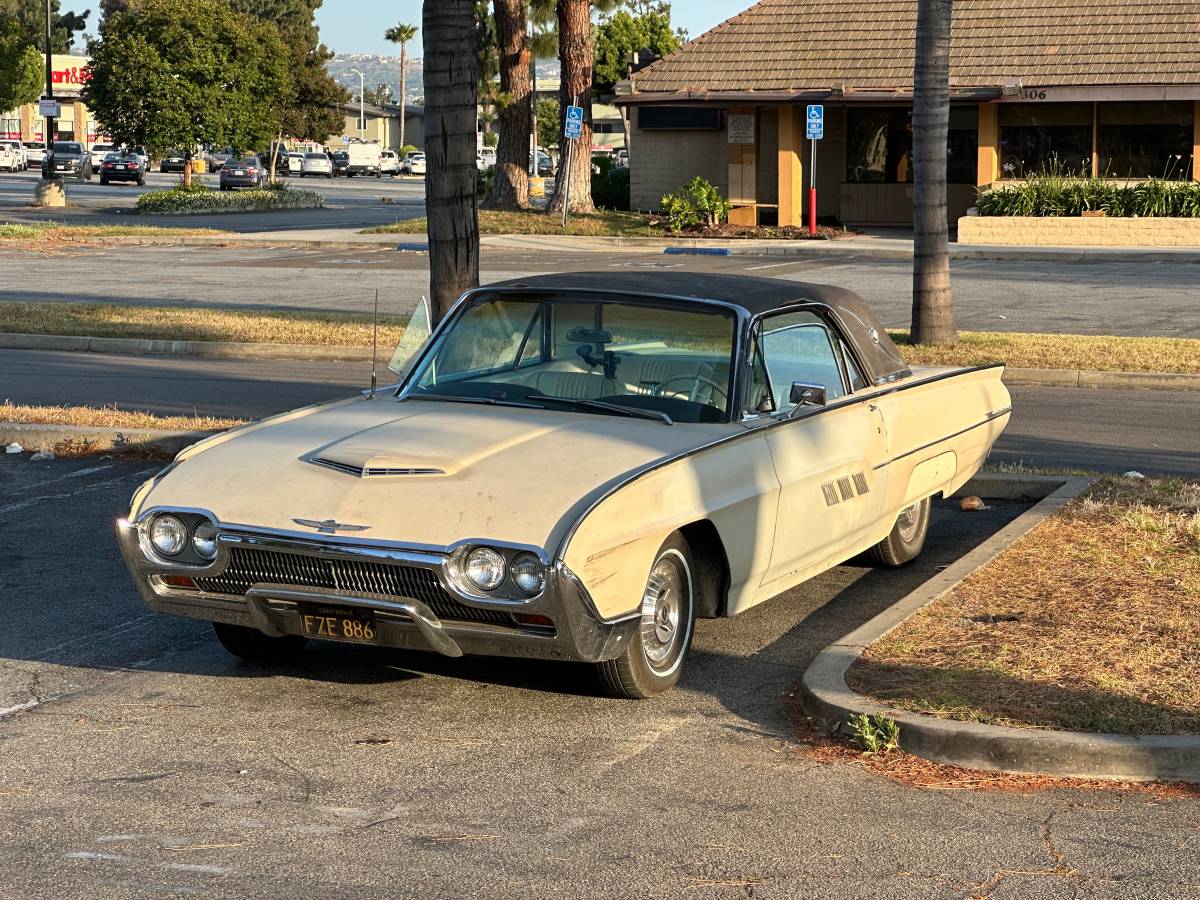 Ford-Thunderbird-coupe-1963-yellow